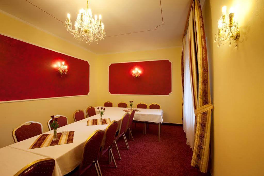 Hotel Savoy Чеське Будєйовіце Екстер'єр фото